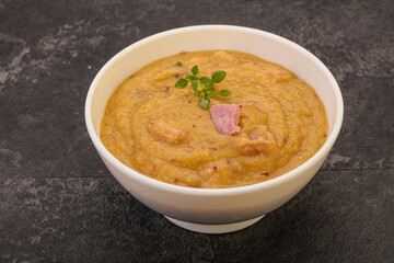 Peas cream soup with smoked ribs