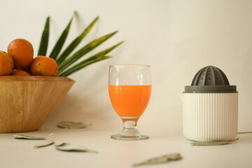 Fototapeta premium orange juice with fruits in the wooden bowl white background
