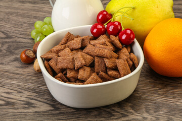 Breakfast with corn chokolate pads and milk
