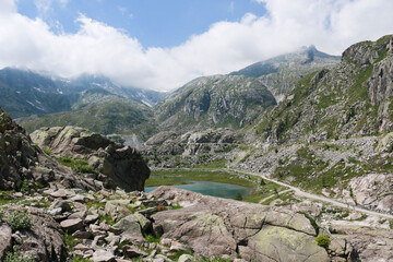 Fototapeta na wymiar Bellissima vista panoramica dal sentiero che porta ai laghi Cornisello nella Val Nambrone in Trentino, viaggi e paesaggi in Italia