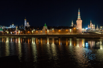 Fototapeta na wymiar Night panorama of Moscow. View of the Moscow Kremlin from the river