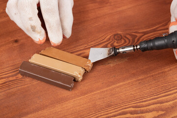 restoration of a wooden table with wax crayons