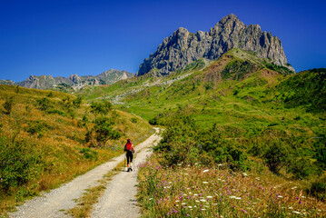 Senderista. Valle de Tena.Pirineos.Huesca.Cordillera pirenaica.Espa&ntilde;a.