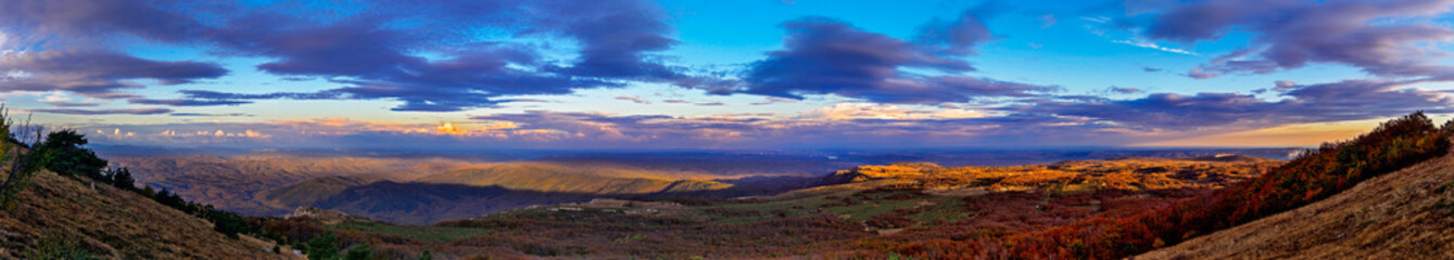 chatyr-dag plateau panorama in the early morning at sunrise