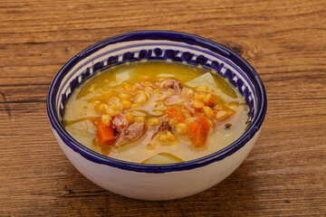 Pea soup with smoked ribs