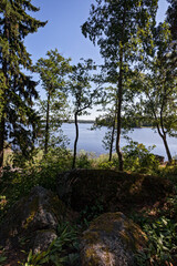 Fototapeta na wymiar lake in Monrepos Park in Karelia 