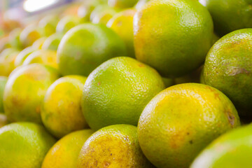 Naranjas en un mercado