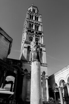 columna y campanario en perspectiva en Split