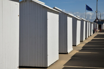 Cabines de plage à Blonville-sur-Mer en Normandie, France