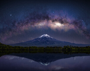 Milky way arch above Mt.Fuji mirroring in lake water. Majestic night scenery in Japan. - 410987892