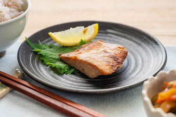 メカジキの漬け焼き