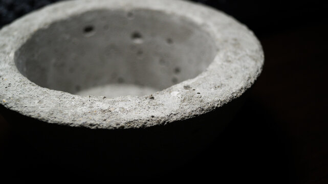 The edge of the flower pot with your own hands made of concrete.Environmentally friendly material.Aerated concrete. The wall of the pot is made of concrete. Loft style. Selective focus. Place for text