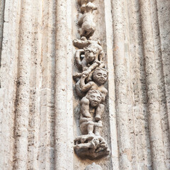 Detallede las figuras de la fachada de entrada a la Lonja de Valencia, siglo XV.