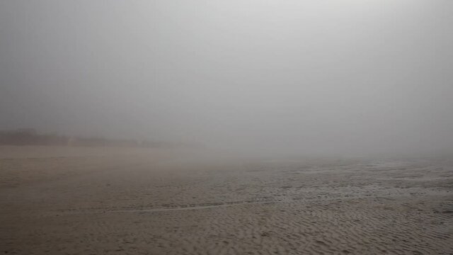 Nebelbank im Wattenmeer, gefahr sich zu verlaufen