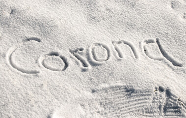 Corona-Schriftzug im Schnee - 411018065