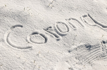 Fototapeta na wymiar Corona-Schriftzug im Schnee