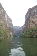 Fototapeta na wymiar cliff over the river, in mexico