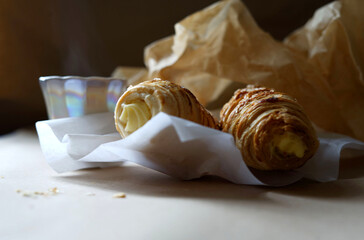 rolls of puff pastry with cream 