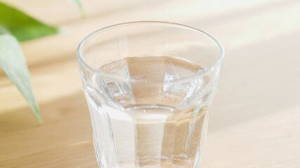 コップに入った水