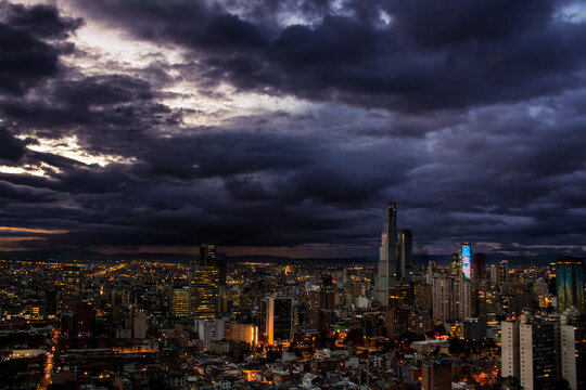 clouds over city © Andrs