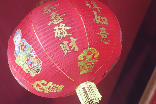 Approaching the Chinese New Year Celebration Vihara Boen San Bio Jalan.&nbsp;KS Tubun Pasar Baru, Koang Jaya Village, Karawaci District, Tangerang City. Installing 800 lanterns that were donated from the
