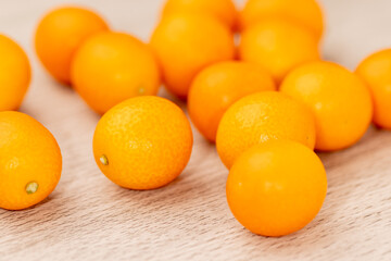オレンジ色の熟したキンカン