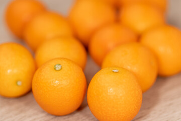 オレンジ色の熟したキンカン