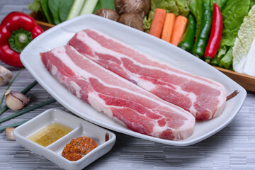 Thick sliced pork belly with vegetables, Samgyeopsal 