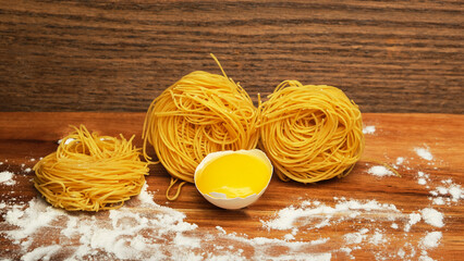 egg spaghetti - nests and egg on a woody background