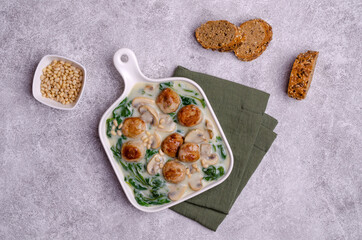 Vegetables with meatballs