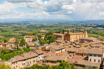 Fototapeta na wymiar City View of San Gimignano and the landscape of Tuscany in Italy