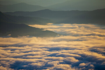 Obraz premium Sunrise time with sea of fog and clouds with mountain hill at Sri Nan National Park Doi Samer Dao Nan Province Thailand, Asia.