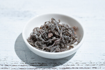 塩こんぶ（昆布を塩で味付けした調味料。白いご飯と一緒に食べるとおいしい。）日本食。