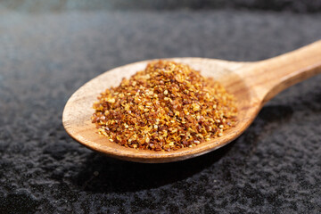 一味唐辛子（日本の調味料、乾燥させたトウガラシの実をすりつぶして粉末にした調味料。蕎麦などにかける）