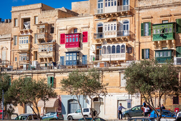 Obraz premium maltese typical balconies, typical view of valletta, malta