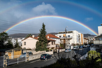 Fototapeta na wymiar arc en ciel sur Clermont-Ferrand