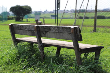 野球場とベンチ