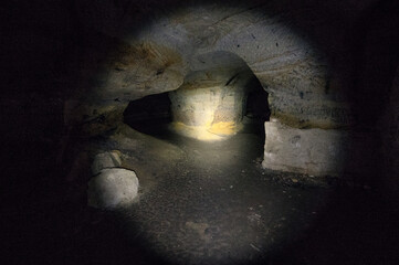 Felsenkeller höhle im wald 