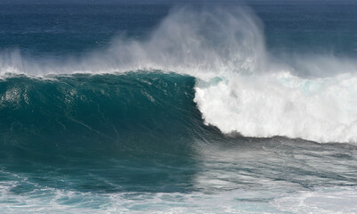 Beautiful ocean waves.