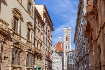 Fototapeta na wymiar The street leading to Florence Cathedral (Cattedrale di Santa Maria del Fiore) Florence, Italy