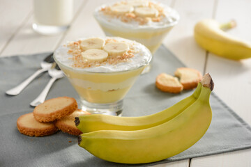 Ripe bananas, cookies for cream pudding. Beautiful and tasty dessert