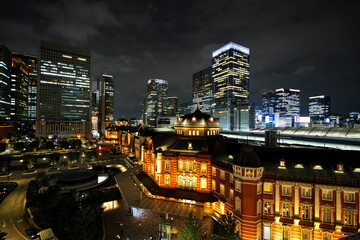 Fototapeta na wymiar 戦前の姿で輝く東京駅