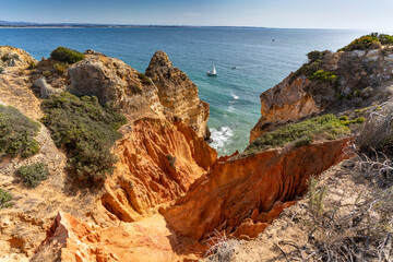 Fototapeta na wymiar Felsenküste bei Lagos an der Algarve