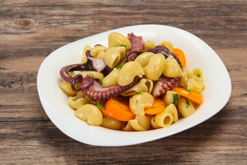 Pasta with octopus and yellow tomatoes