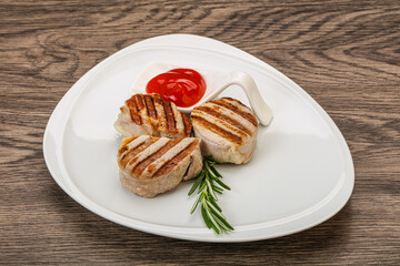 Grilled pork medallion with sauce