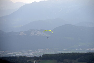 Paraglider im Abendlicht