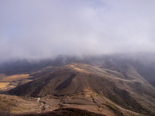 Fototapeta na wymiar 冬の九重連山山中からの景色
