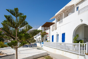 Fototapeta na wymiar Typical Greek whitewashed architecture on the island of Folegandros. Cyclades, Greece