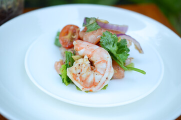 Fototapeta na wymiar grilled shrimp with salad