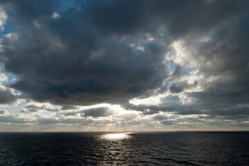Naklejka na ściany i meble Caribbean Sunset Through thick Clouds Near Grand Bahama Island